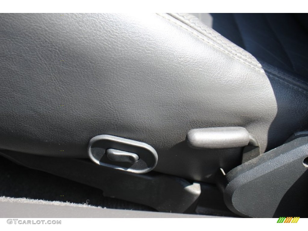2001 Ford Mustang GT Coupe Controls Photo #71878245