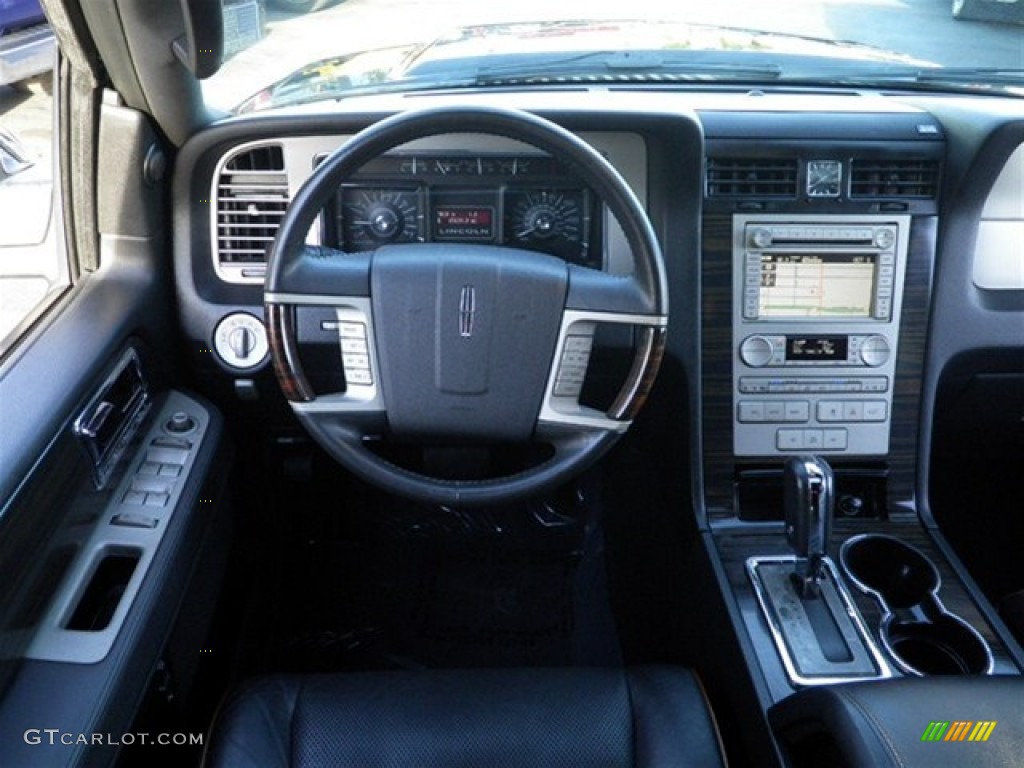 2007 Navigator L Luxury 4x4 - Black / Charcoal photo #39