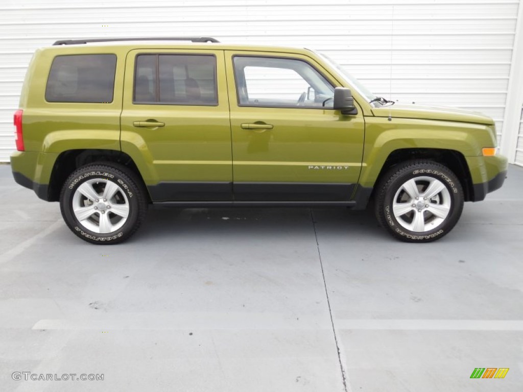 2012 Patriot Sport 4x4 - Rescue Green Metallic / Dark Slate Gray photo #2