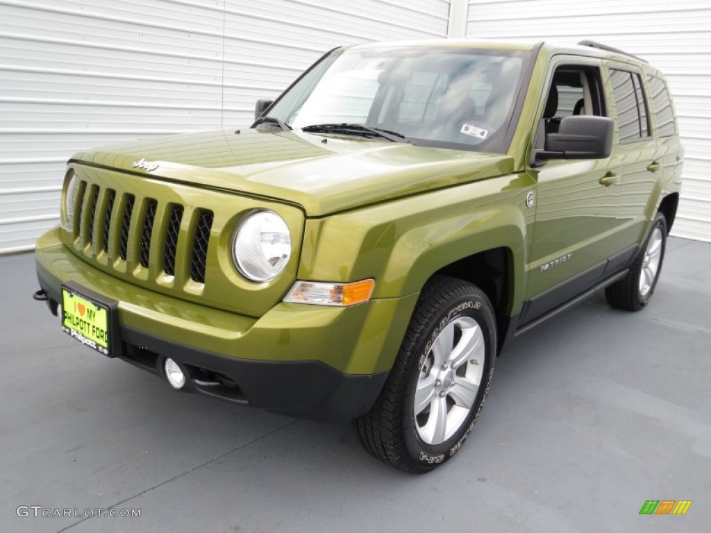 2012 Patriot Sport 4x4 - Rescue Green Metallic / Dark Slate Gray photo #6