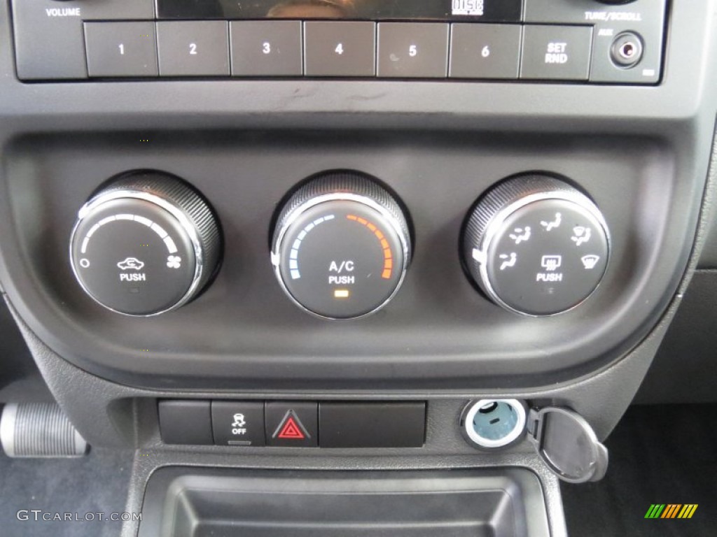 2012 Jeep Patriot Sport 4x4 Controls Photos