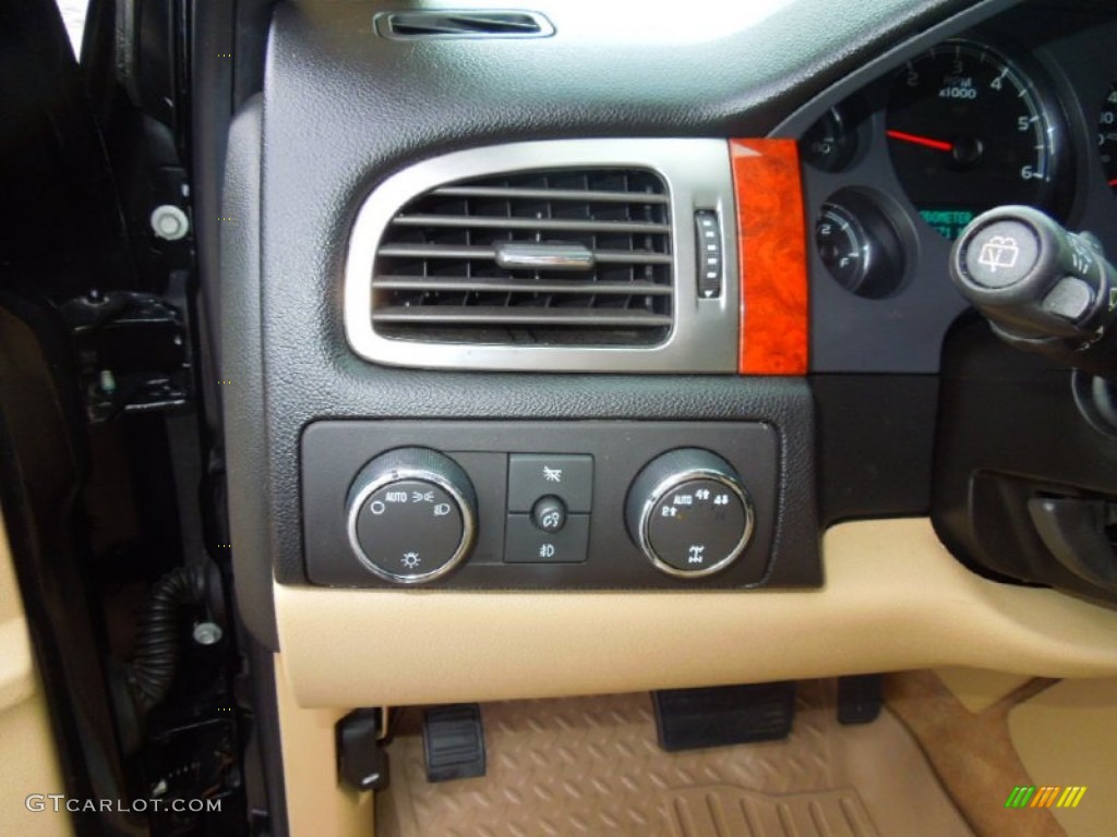 2007 Chevrolet Suburban 1500 LTZ 4x4 Controls Photo #71897625