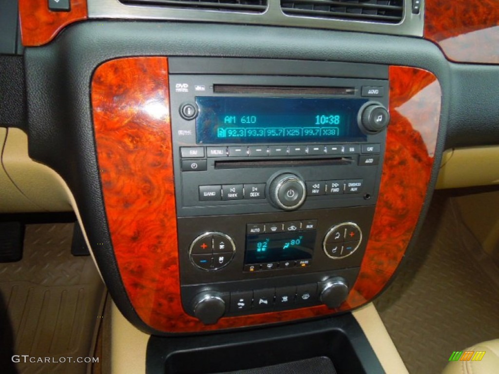 2007 Chevrolet Suburban 1500 LTZ 4x4 Controls Photo #71897646