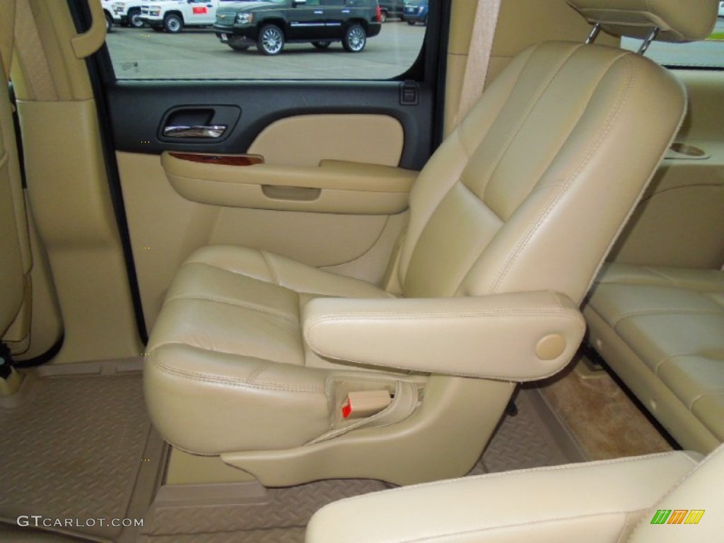 2007 Chevrolet Suburban 1500 LTZ 4x4 Rear Seat Photo #71897715