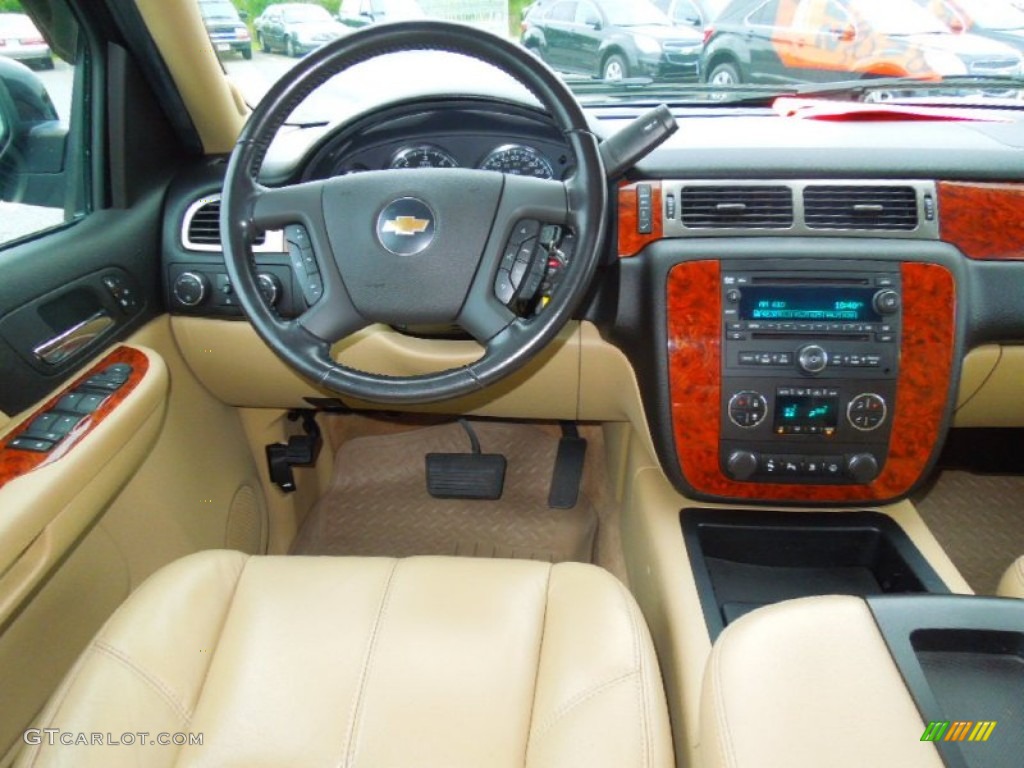 2007 Chevrolet Suburban 1500 LTZ 4x4 Light Cashmere/Ebony Dashboard Photo #71897775
