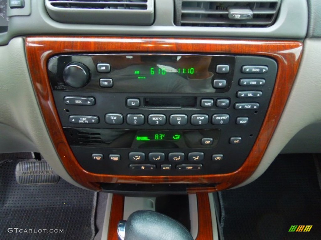 2004 Ford Taurus SEL Sedan Controls Photos