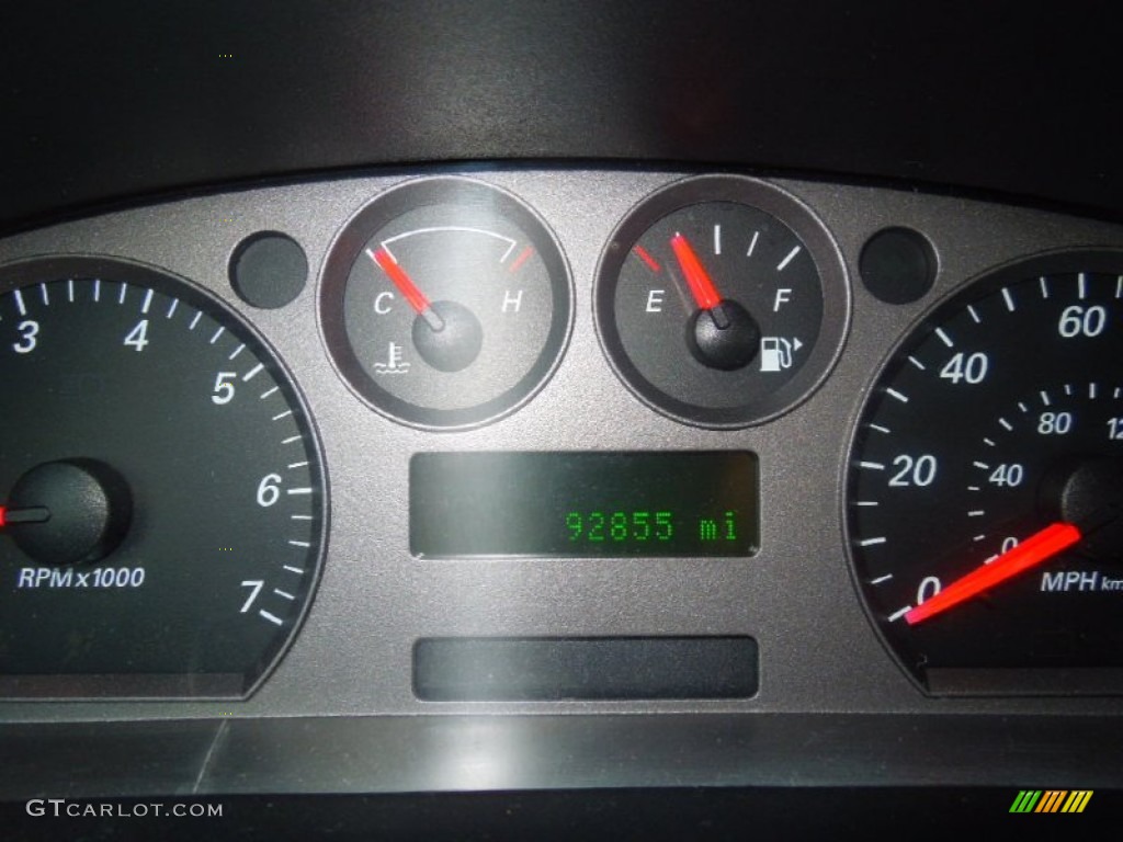 2004 Ford Taurus SEL Sedan Gauges Photos