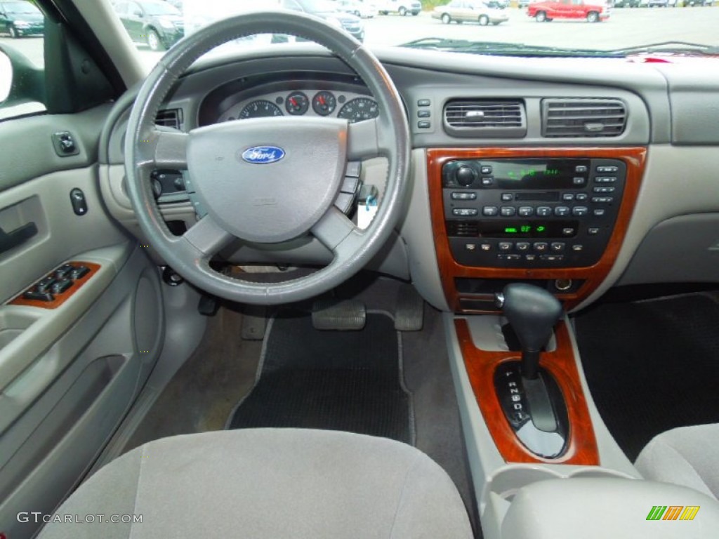 2004 Ford Taurus SEL Sedan Medium Graphite Dashboard Photo #71900544