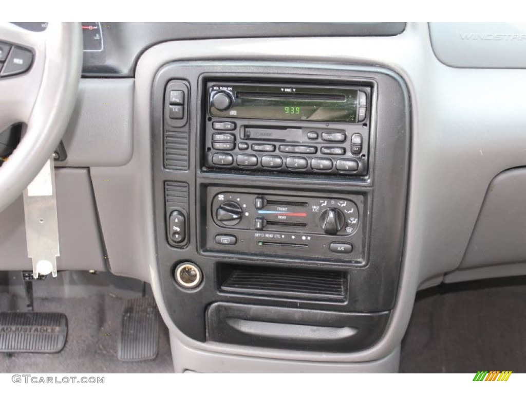 2002 Ford Windstar SE Controls Photos