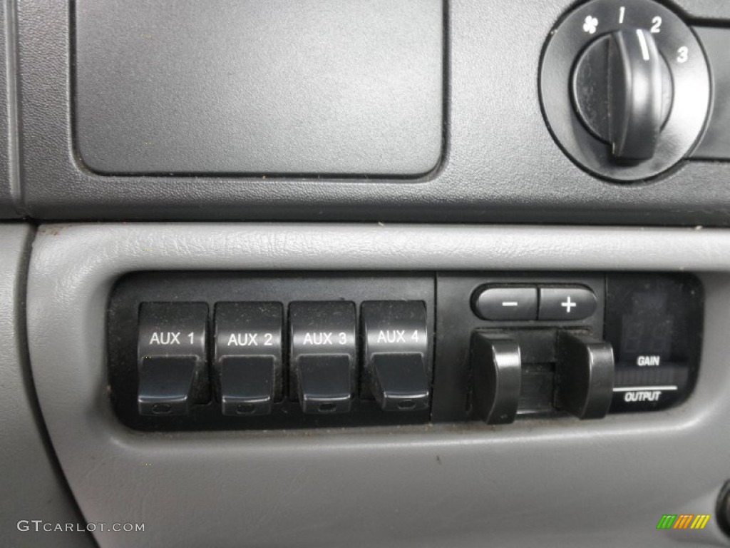 2005 Ford F250 Super Duty XL Regular Cab 4x4 Controls Photos