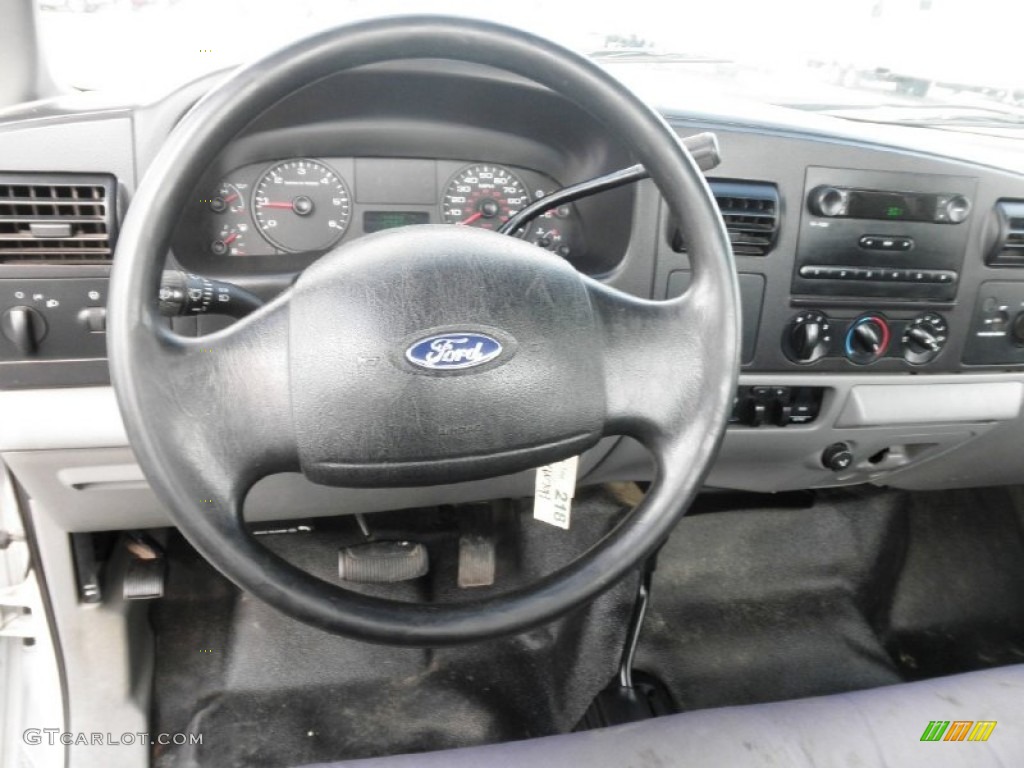 2005 Ford F250 Super Duty XL Regular Cab 4x4 Medium Flint Steering Wheel Photo #71908874