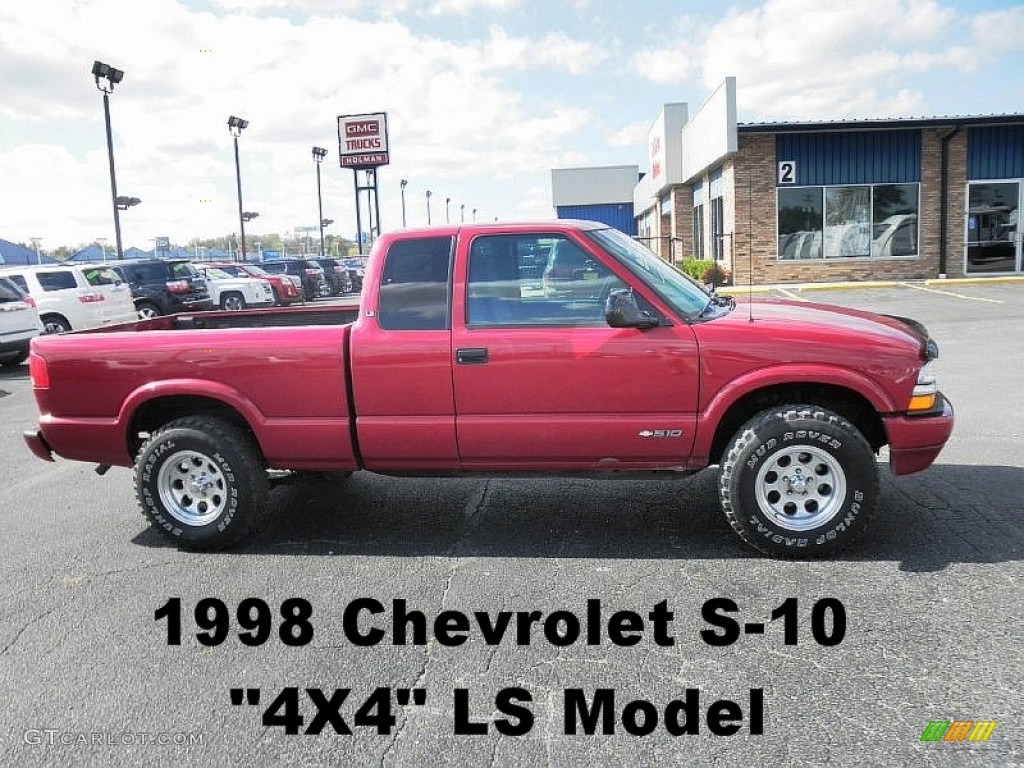 1998 S10 LS Extended Cab 4x4 - Medium Red Metallic / Graphite photo #1