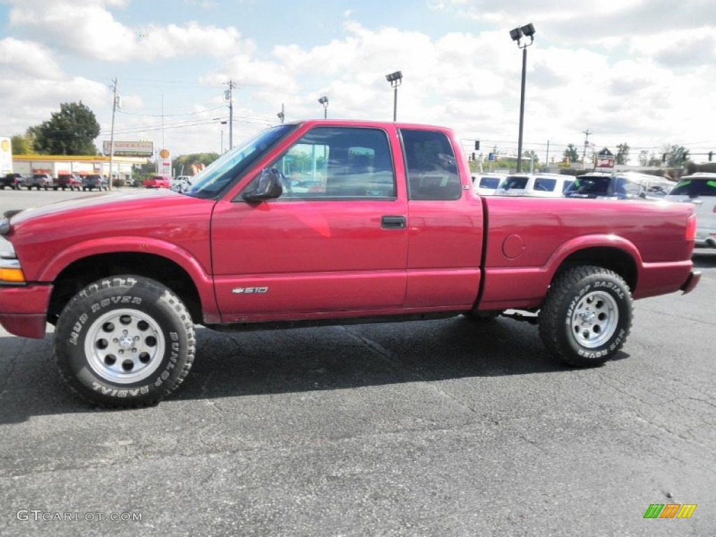 1998 S10 LS Extended Cab 4x4 - Medium Red Metallic / Graphite photo #4