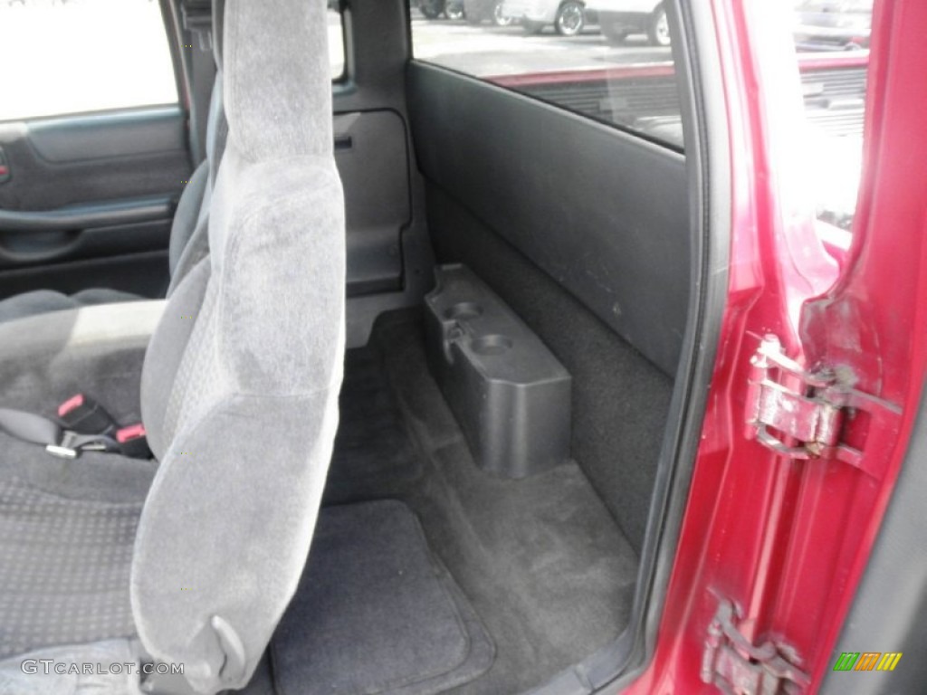 1998 S10 LS Extended Cab 4x4 - Medium Red Metallic / Graphite photo #12