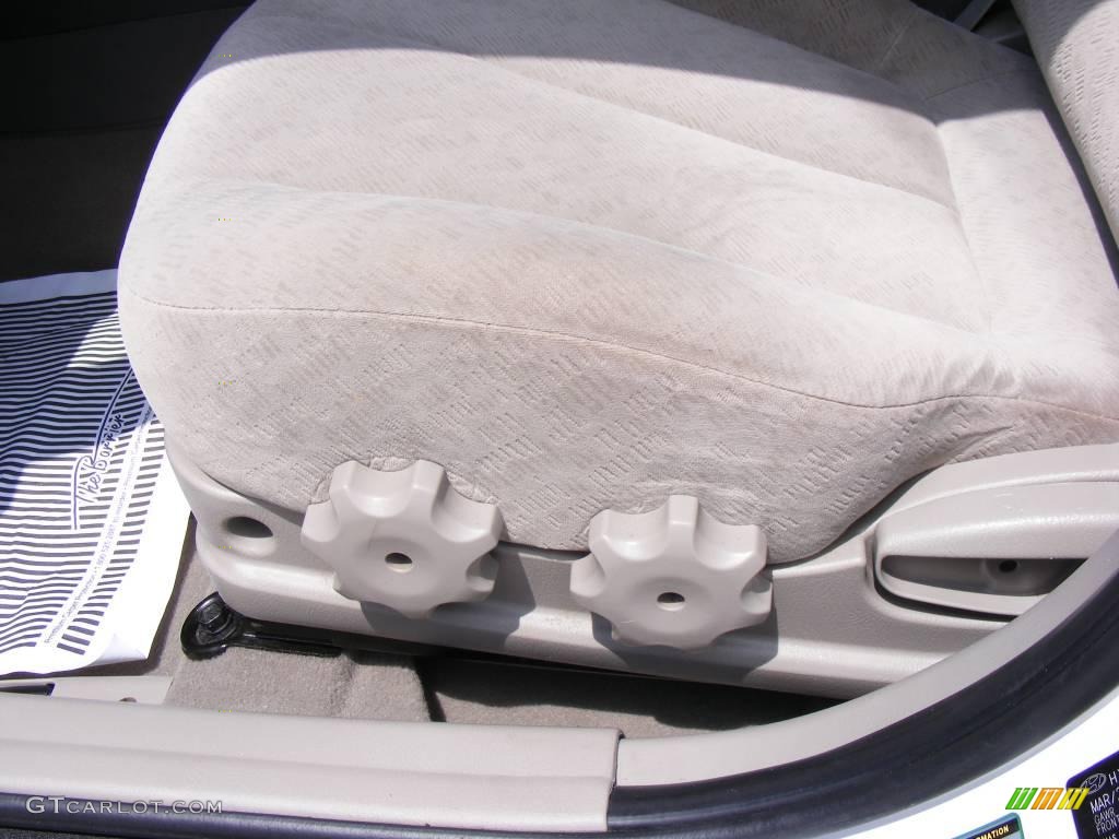2005 Elantra GLS Sedan - Nordic White / Gray photo #35