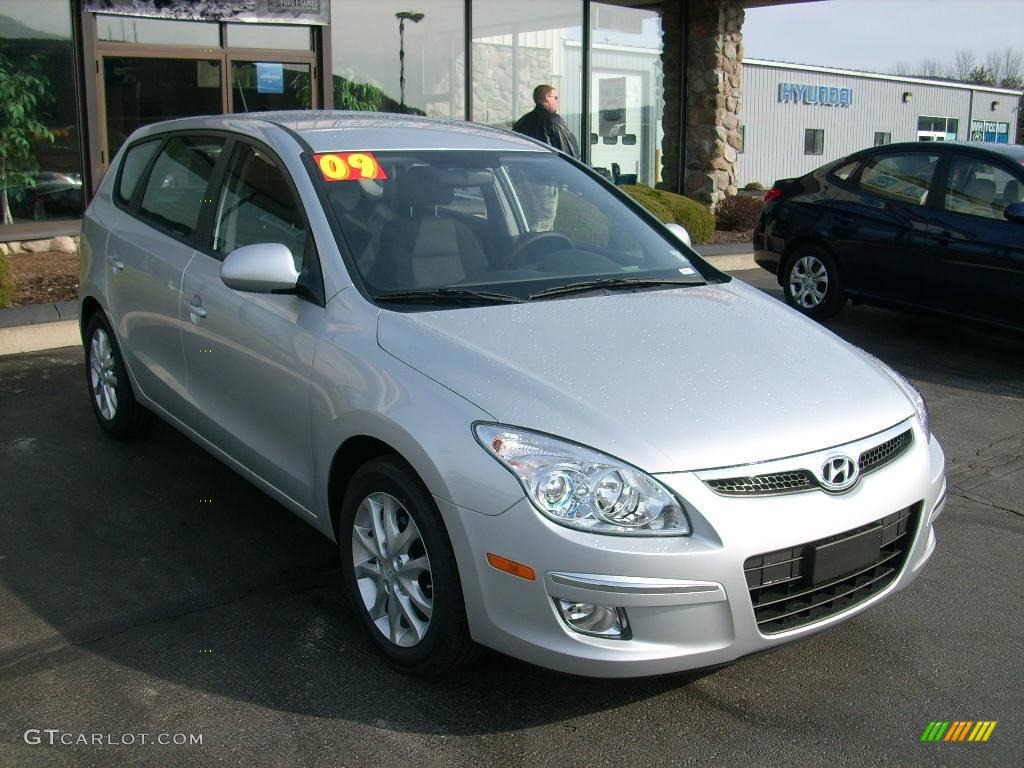 2009 Elantra Touring - Quicksilver / Black photo #2