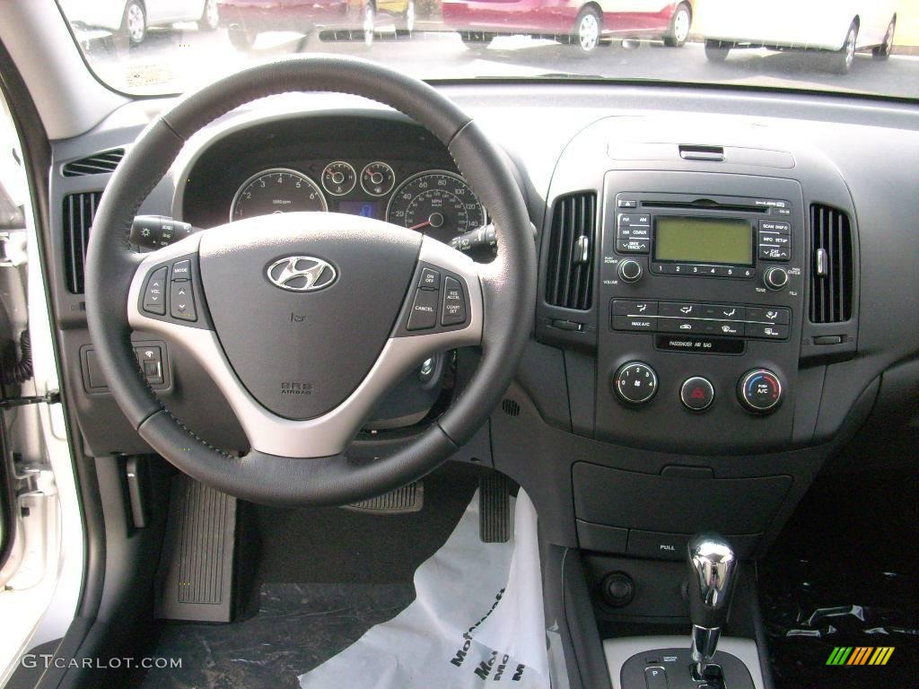 2009 Elantra Touring - Quicksilver / Black photo #4