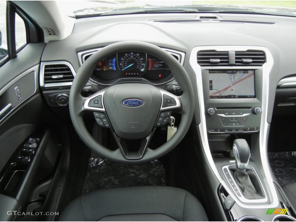 2013 Ford Fusion SE Charcoal Black Dashboard Photo #71918354