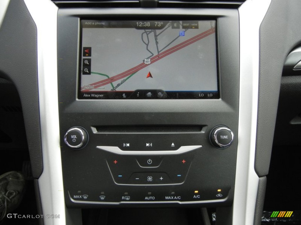 2013 Ford Fusion SE Navigation Photos