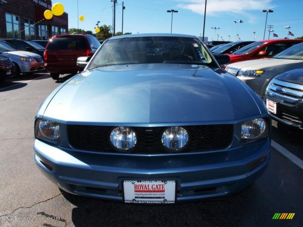 2007 Mustang V6 Premium Coupe - Windveil Blue Metallic / Medium Parchment photo #8