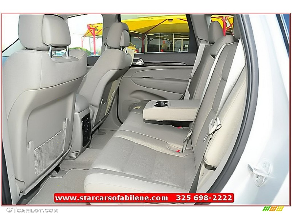 2013 Grand Cherokee Laredo - Bright Silver Metallic / Dark Graystone/Medium Graystone photo #17