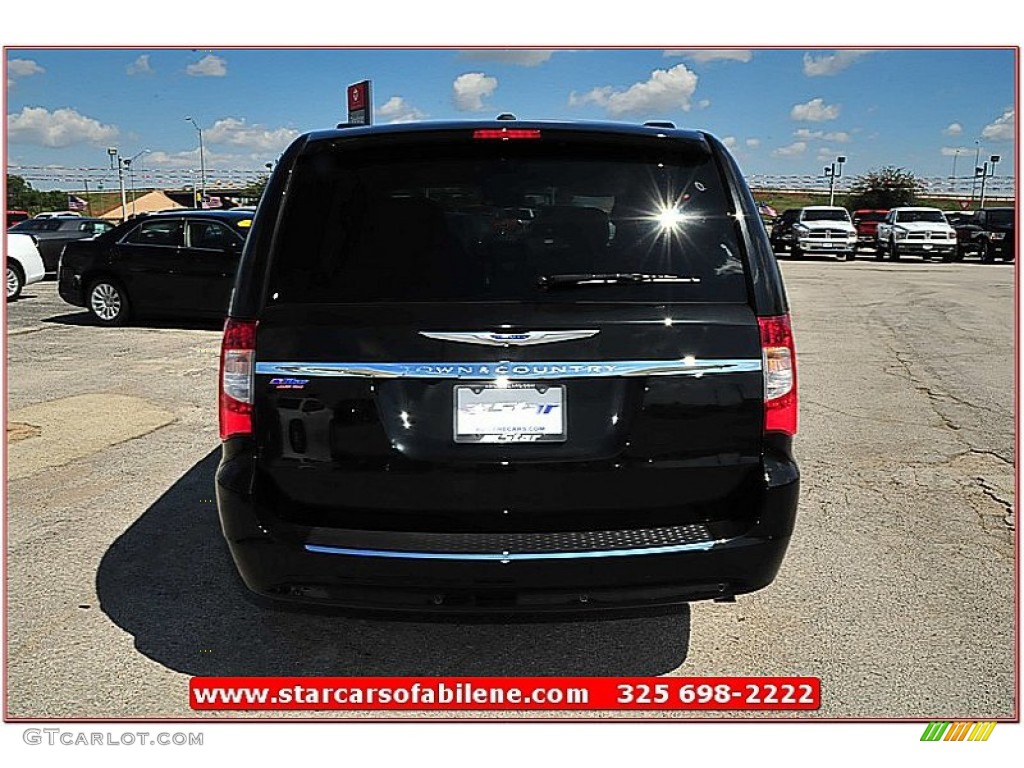 2013 Town & Country Touring - L - Brilliant Black Crystal Pearl / Dark Frost Beige/Medium Frost Beige photo #4