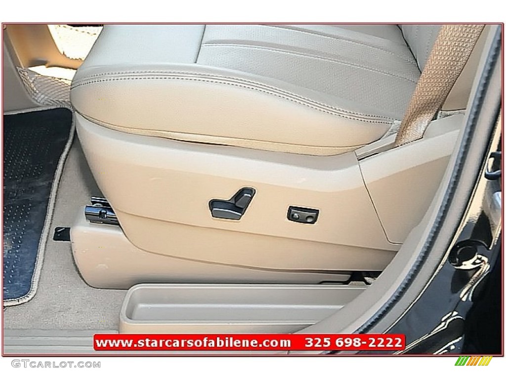 2013 Town & Country Touring - L - Brilliant Black Crystal Pearl / Dark Frost Beige/Medium Frost Beige photo #11