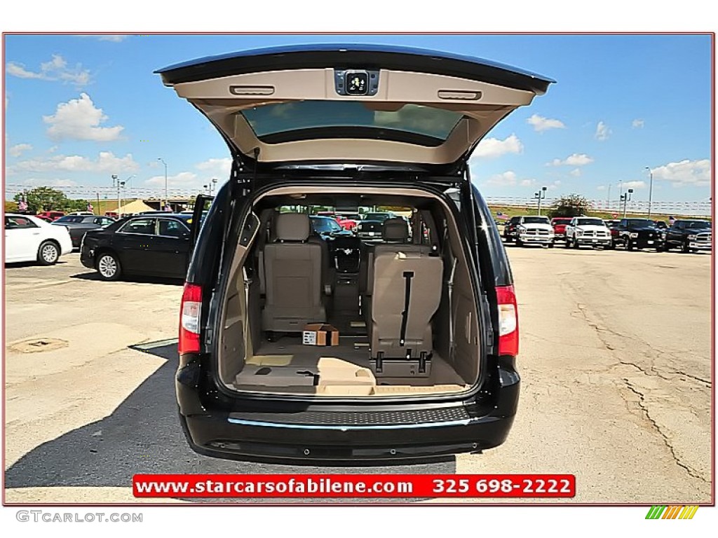 2013 Town & Country Touring - L - Brilliant Black Crystal Pearl / Dark Frost Beige/Medium Frost Beige photo #18