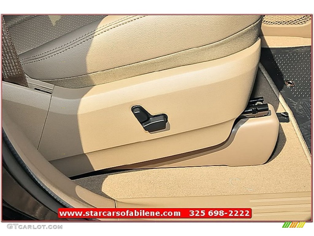 2013 Town & Country Touring - L - Brilliant Black Crystal Pearl / Dark Frost Beige/Medium Frost Beige photo #21