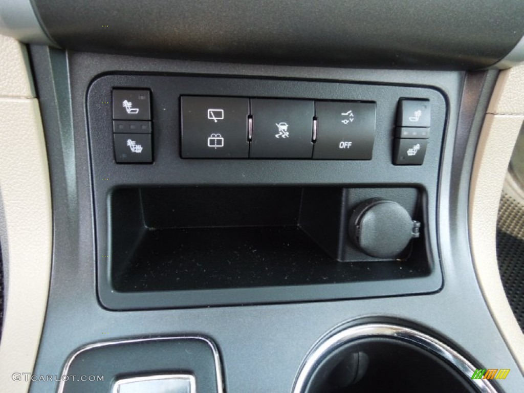 2009 Chevrolet Traverse LT Controls Photo #71932374