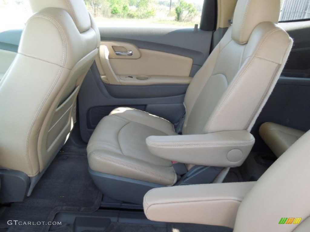 Cashmere/Dark Gray Interior 2009 Chevrolet Traverse LT Photo #71932458
