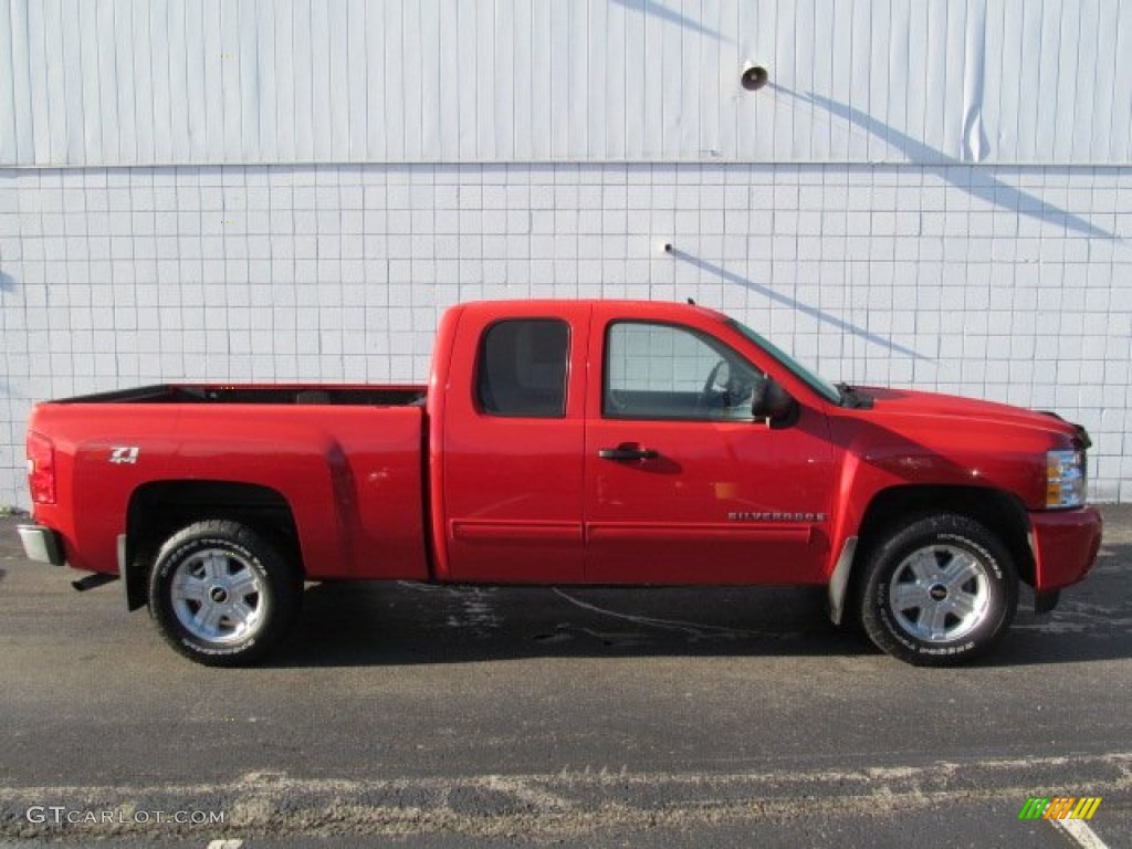 2009 Silverado 1500 LT Extended Cab 4x4 - Victory Red / Ebony photo #2