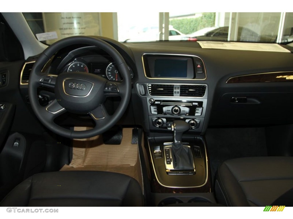 2013 Audi Q5 2.0 TFSI quattro Black Dashboard Photo #71952880