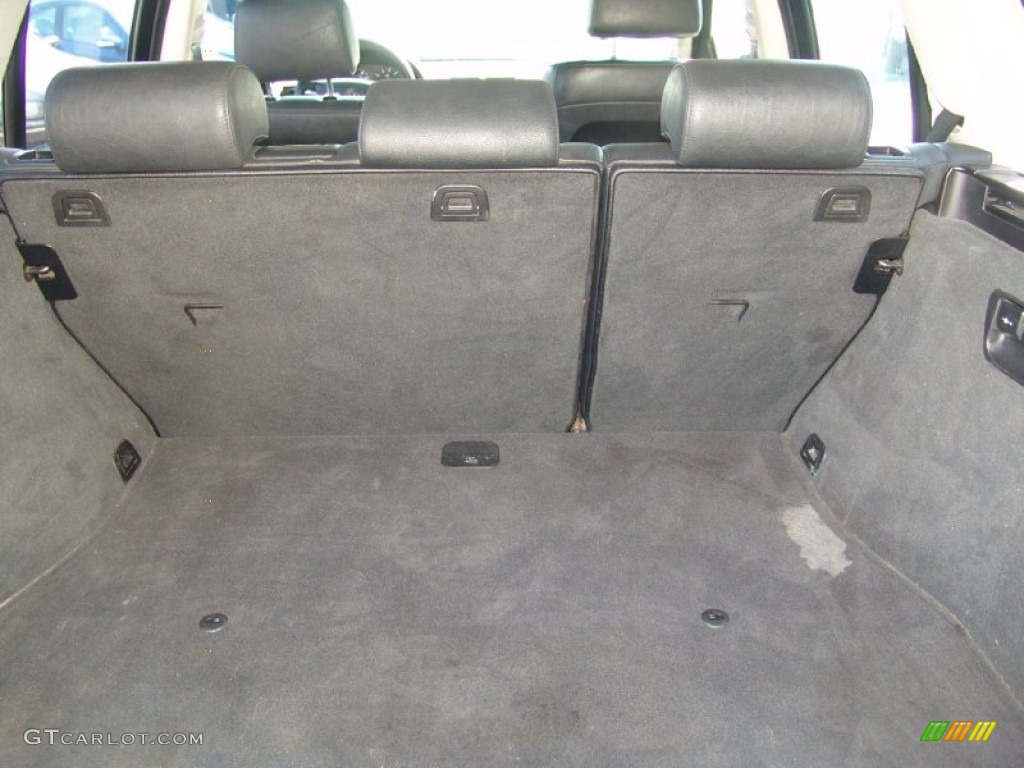 2002 BMW X5 3.0i Trunk Photos