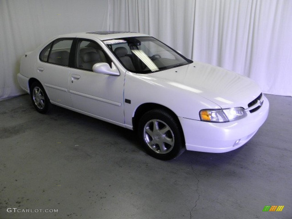 1999 Altima GXE - Cloud White / Blond photo #1