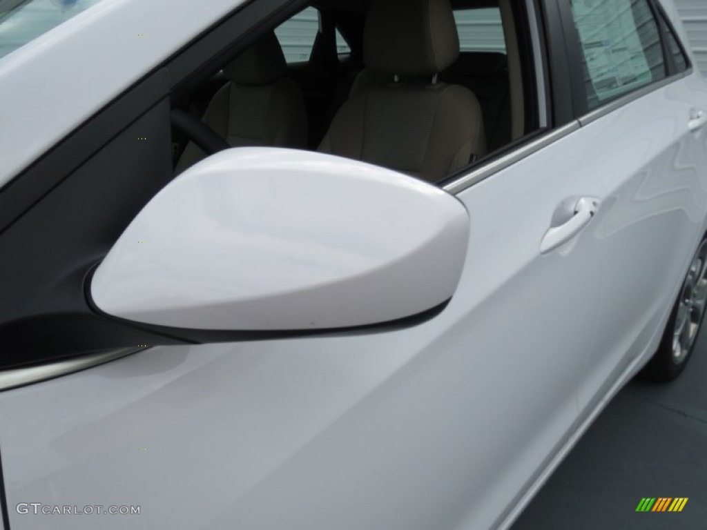 2013 Elantra GT - Monaco White / Beige photo #11
