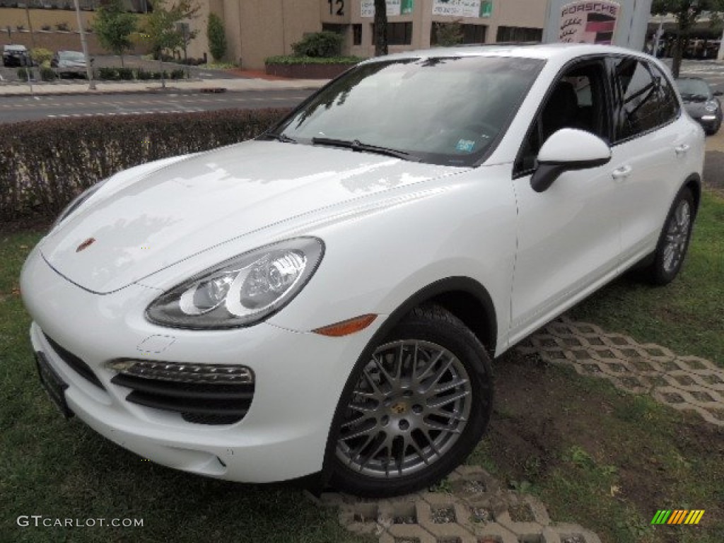 White Porsche Cayenne