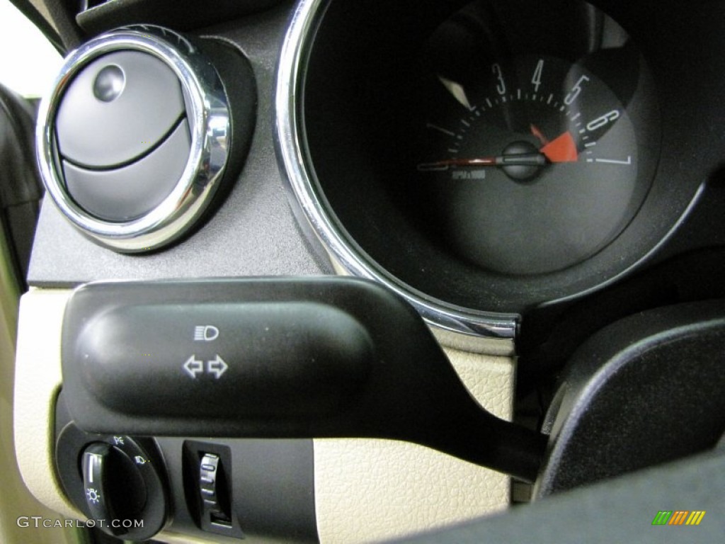 2005 Mustang V6 Premium Coupe - Legend Lime Metallic / Medium Parchment photo #20