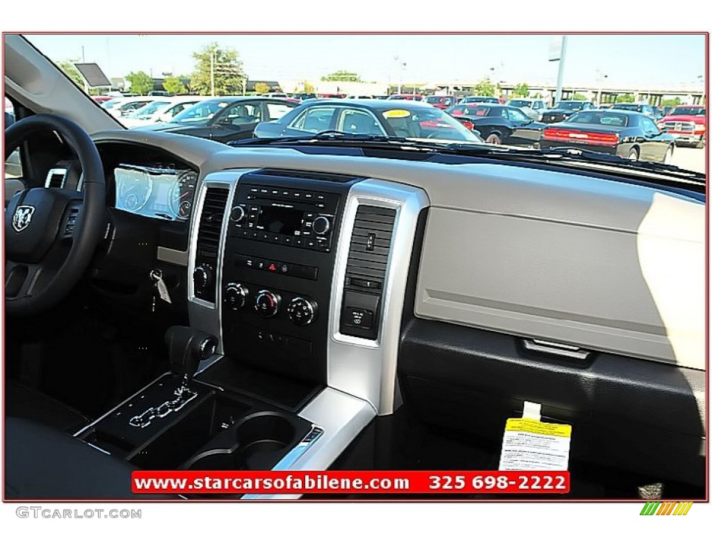 2012 Ram 1500 Lone Star Crew Cab 4x4 - Bright White / Dark Slate Gray/Medium Graystone photo #24