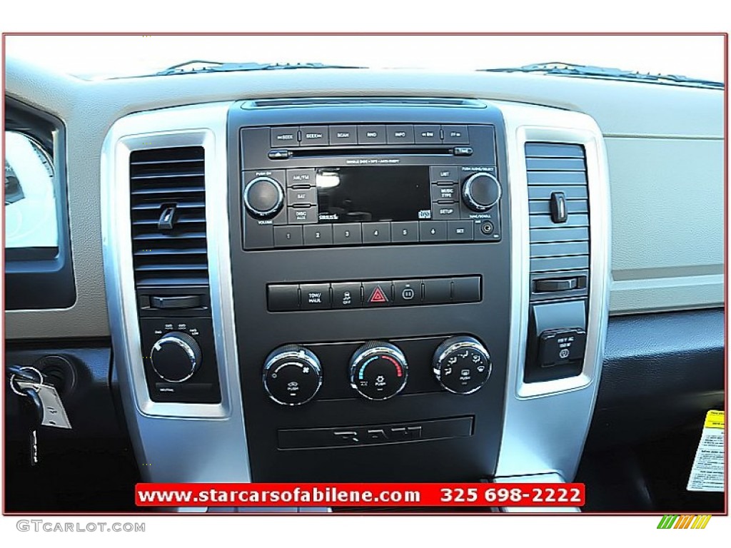 2012 Ram 1500 Lone Star Crew Cab 4x4 - Bright White / Dark Slate Gray/Medium Graystone photo #28