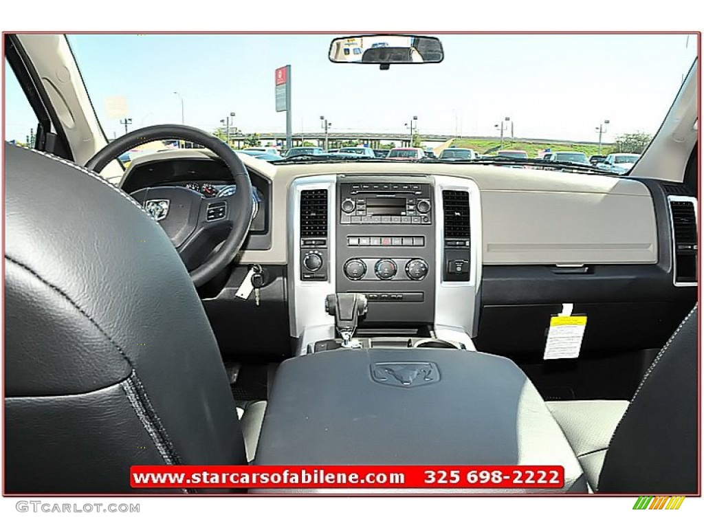 2012 Ram 1500 Lone Star Crew Cab 4x4 - Bright White / Dark Slate Gray/Medium Graystone photo #26