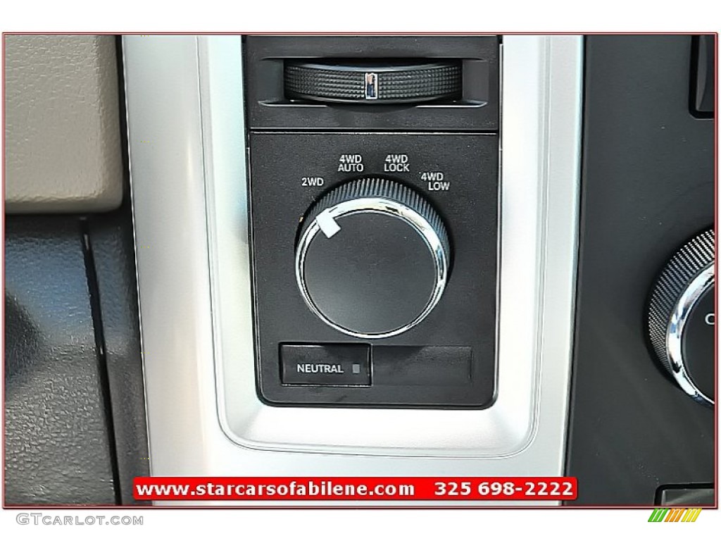 2012 Ram 1500 Lone Star Crew Cab 4x4 - Bright White / Dark Slate Gray/Medium Graystone photo #27