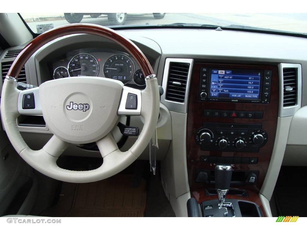 2008 Grand Cherokee Overland 4x4 - Modern Blue Pearl / Dark Khaki/Light Graystone photo #20