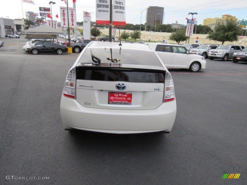2010 Prius Hybrid III - Blizzard White Pearl / Bisque photo #6