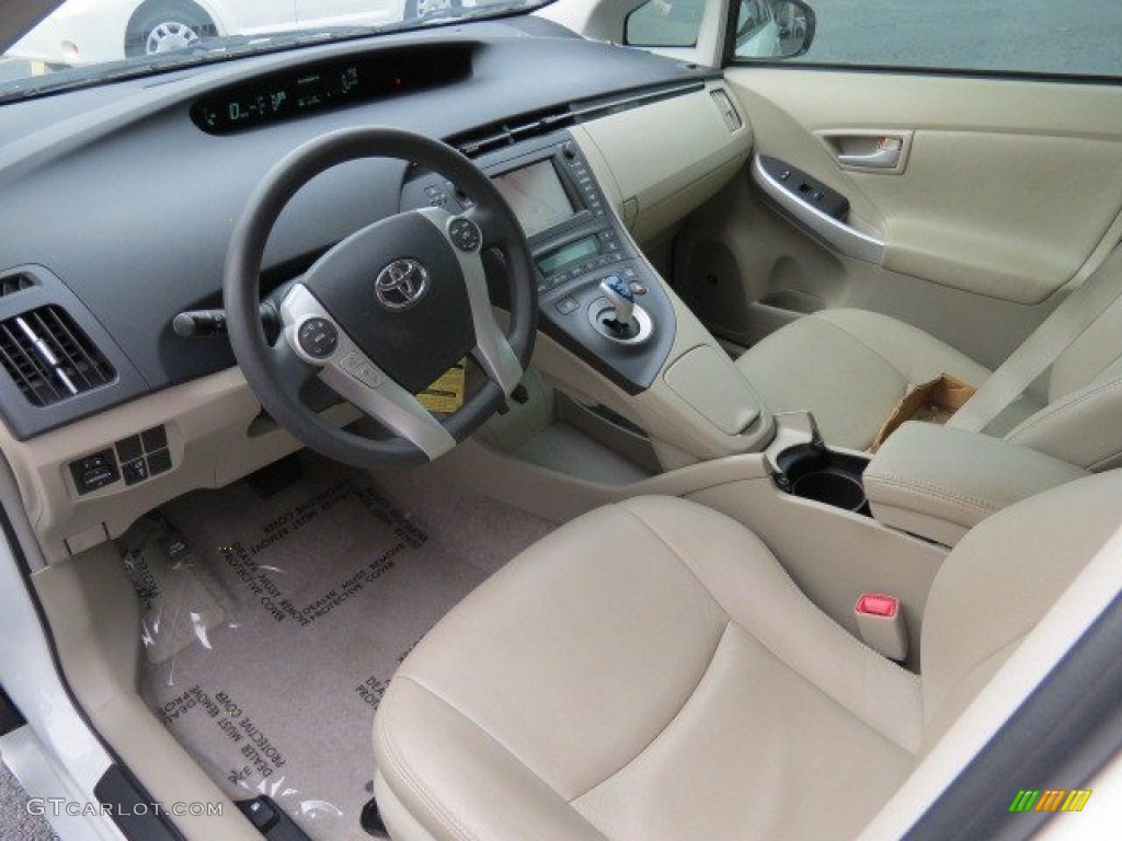 2010 Prius Hybrid III - Blizzard White Pearl / Bisque photo #11