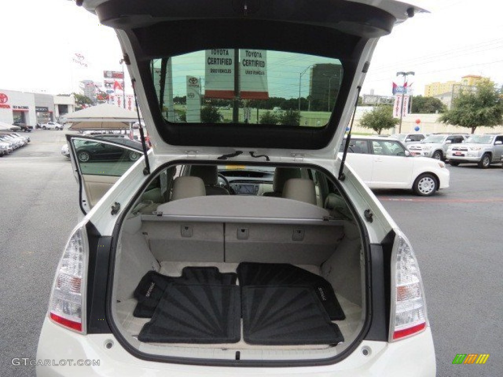 2010 Prius Hybrid III - Blizzard White Pearl / Bisque photo #13