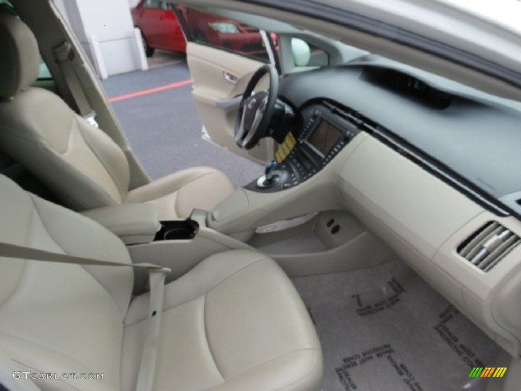 2010 Prius Hybrid III - Blizzard White Pearl / Bisque photo #15