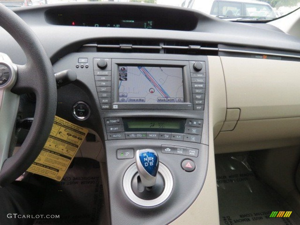 2010 Prius Hybrid III - Blizzard White Pearl / Bisque photo #17