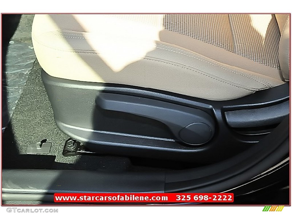 2013 Elantra GT - Black Noir Pearl / Beige photo #13