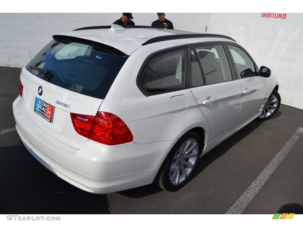 2011 3 Series 328i Sports Wagon - Alpine White / Black photo #3